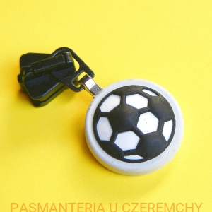 suwak zamkowy  kostka 5 z dekoracyjną przywieszką - piłka